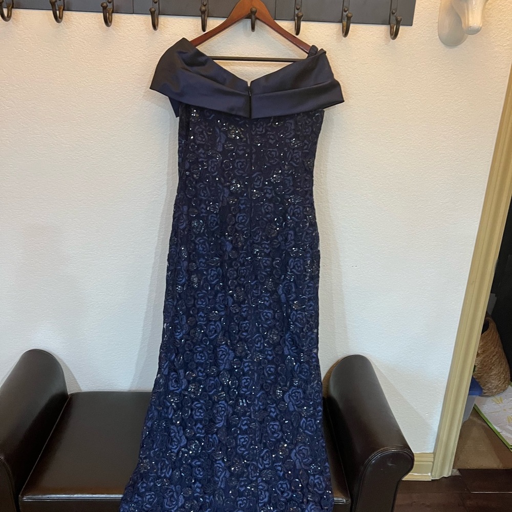 Teri Jon Rickie freeman Beautiful dress navy with the bow and lace